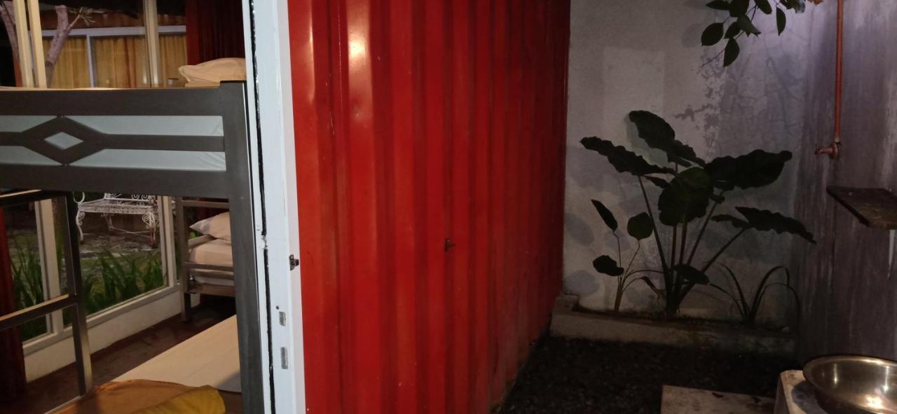 Hotel Kubu Container Uluwatu Exterior foto
